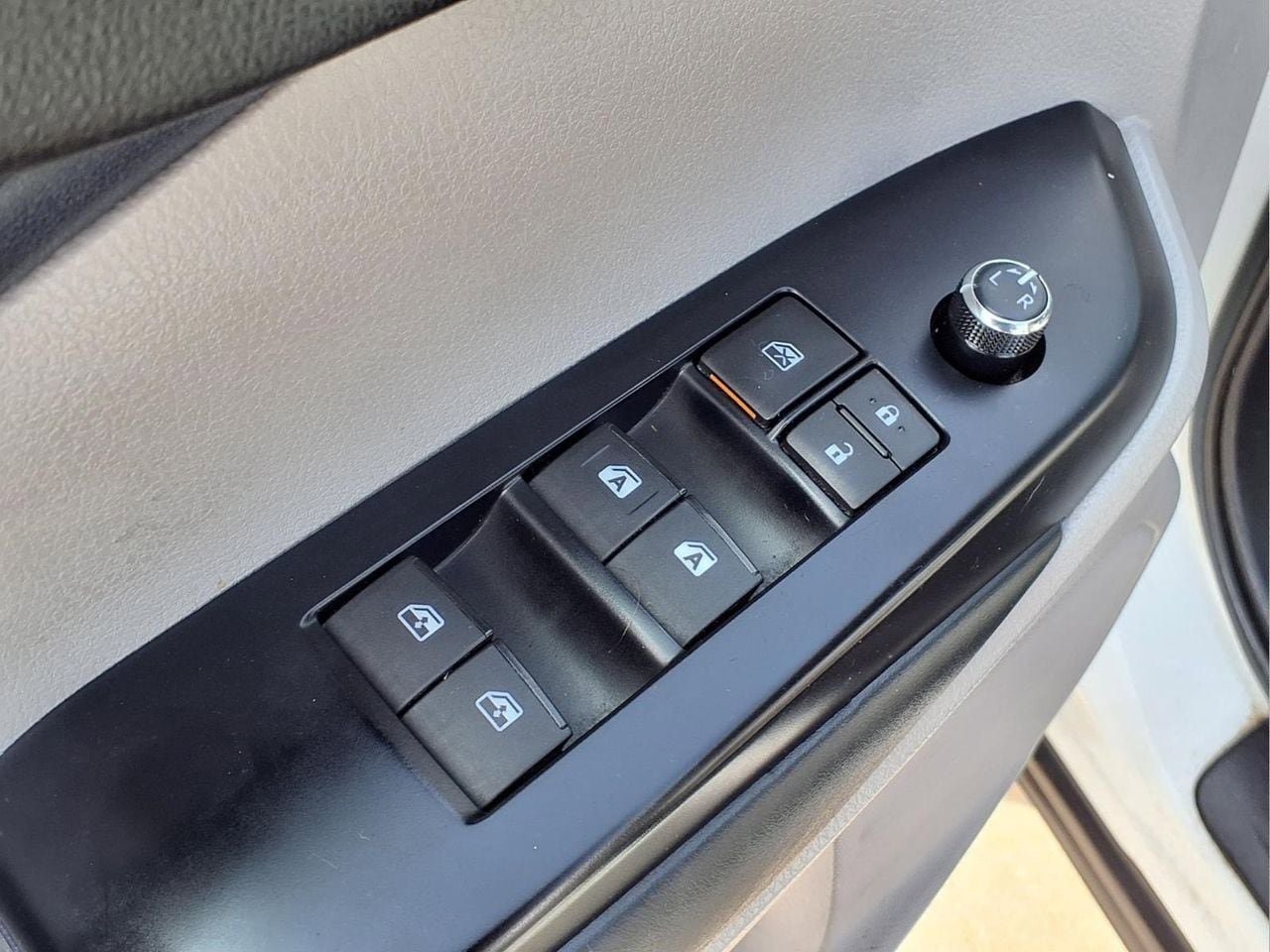 Used 2019 Toyota Highlander Plus AWD/4WD image 15