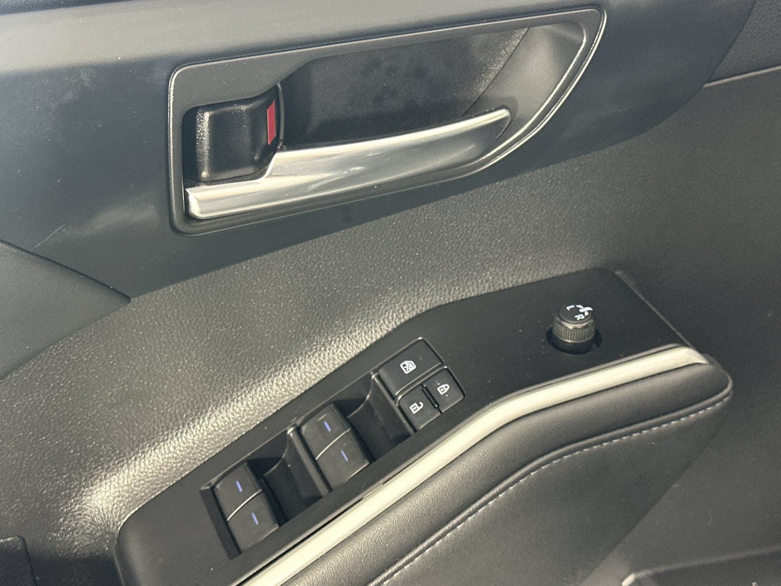 Used 2021 Toyota Highlander XLE FWD image 13