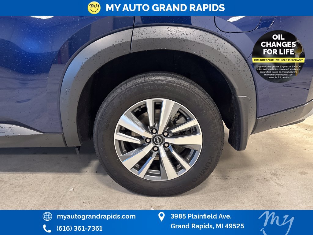 Used 2025 Nissan Pathfinder SL AWD/4WD image 31