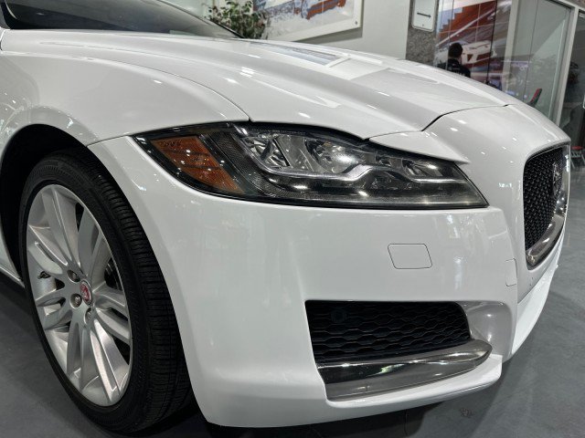 Used 2017 Jaguar XF Prestige RWD image 19
