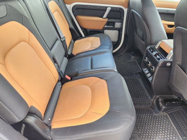 Used 2024 Land Rover Defender 130 X-Dynamic SE AWD/4WD image 31