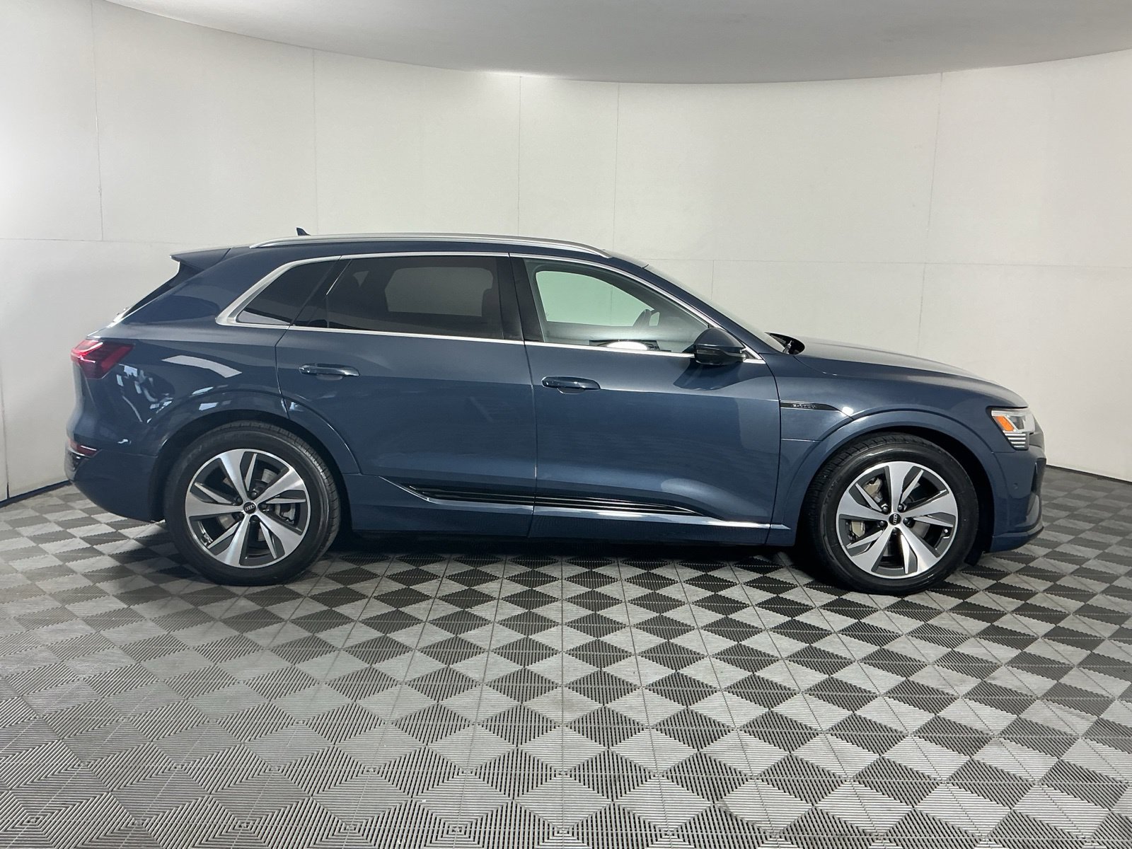 Used 2024 Audi Q8 e-tron Premium Plus w/ Premium Plus Package AWD/4WD image 10