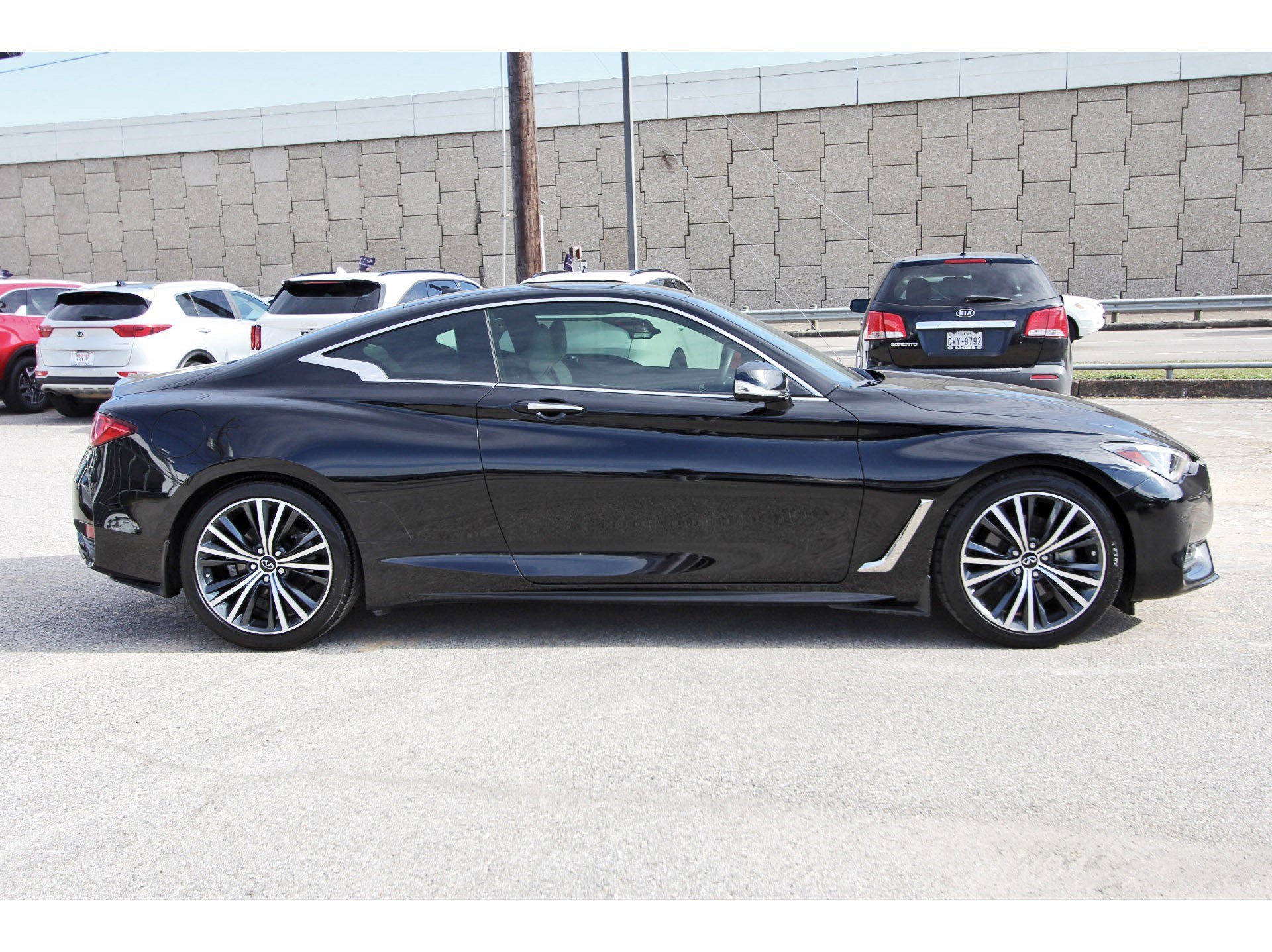 Used 2022 INFINITI Q60 3.0t Luxe w/ Essential Package image 8