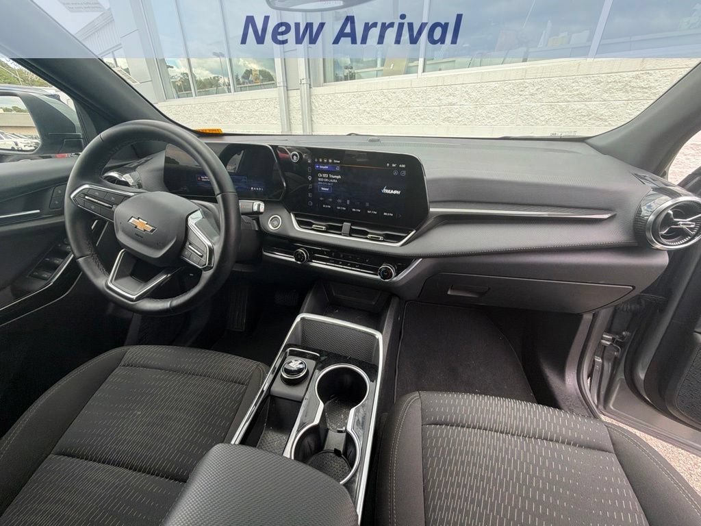 Used 2026 Chevrolet Equinox LT AWD/4WD image 3