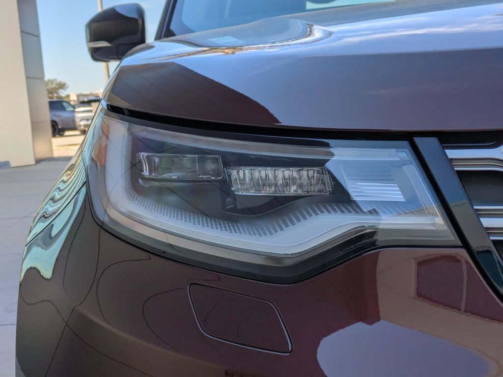 New 2026 Land Rover Discovery Limited Edition AWD/4WD image 10