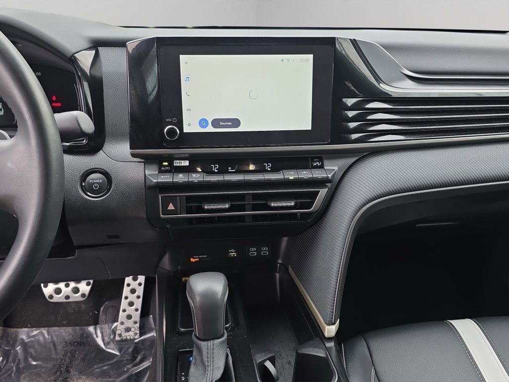 Used 2025 Toyota Camry SE image 16