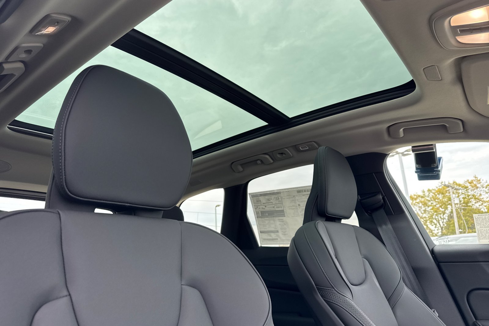 New 2026 Volvo XC60 T8 Plus w/ Climate Package AWD/4WD image 16