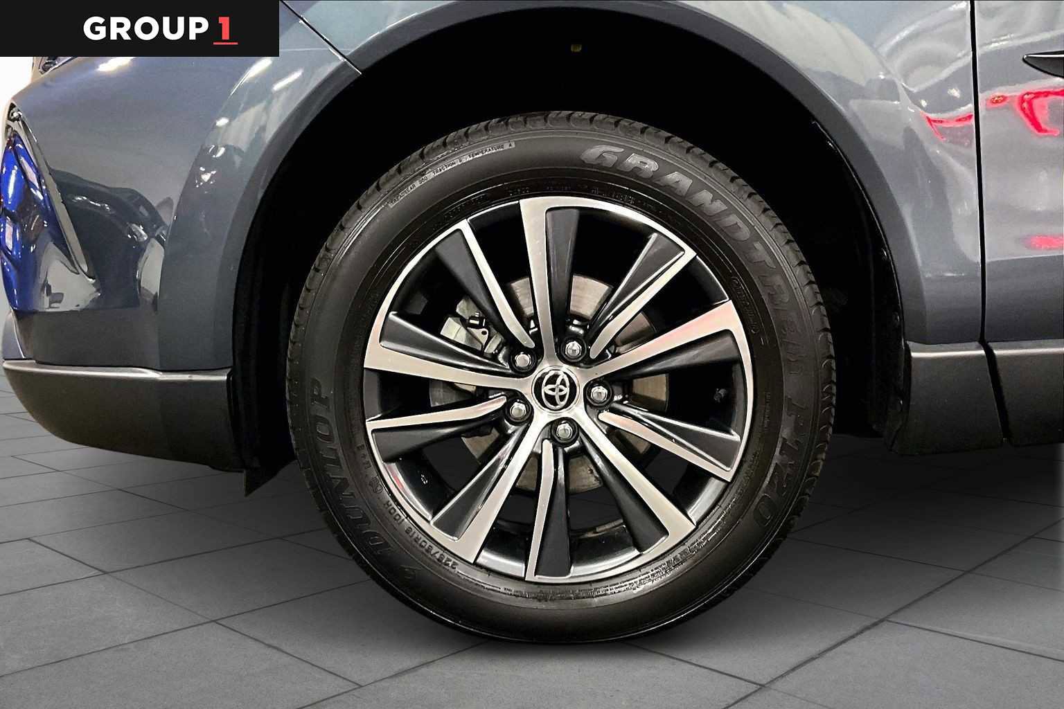 Certified 2021 Toyota Venza LE image 10