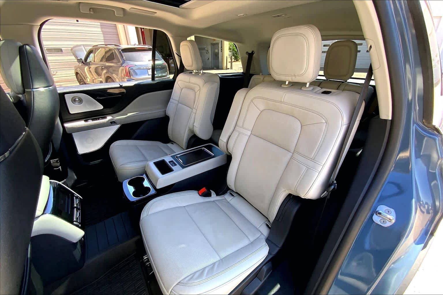 Certified 2025 Lincoln Aviator Reserve w/ Luxury Package RWD image 21