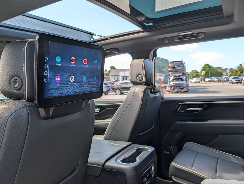 Used 2025 Chevrolet Suburban Premier AWD/4WD image 12