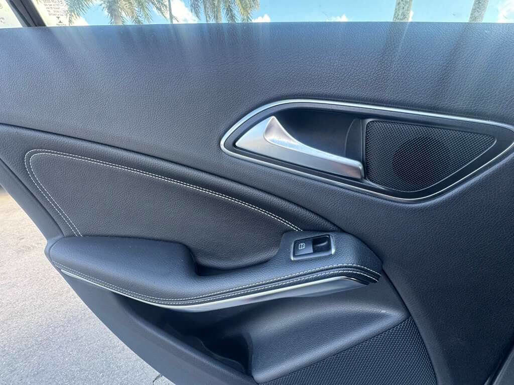 Used 2015 Mercedes-Benz CLA 250 image 11
