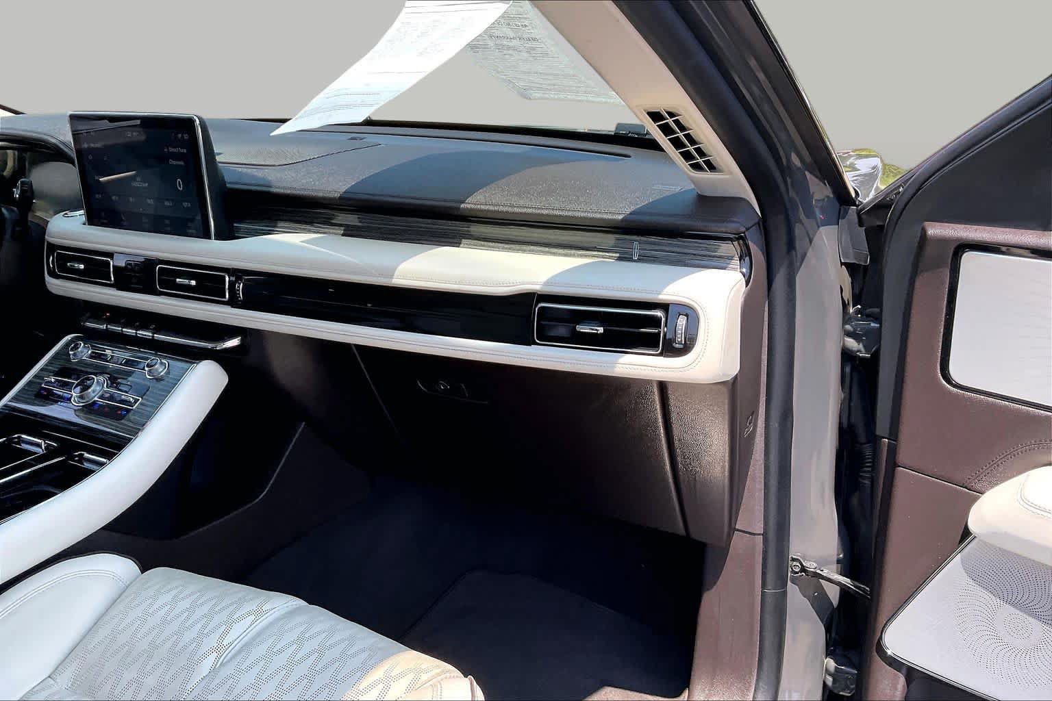 Used 2020 Lincoln Aviator Black Label Grand Touring w/ Class IV Trailer Tow Package AWD/4WD image 18