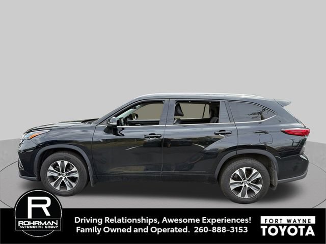 Used 2022 Toyota Highlander XLE AWD/4WD image 4