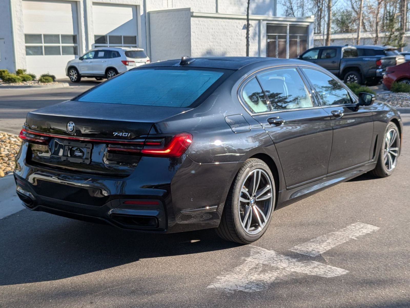 Used 2022 BMW 740i xDrive w/ M Sport Package AWD/4WD image 3