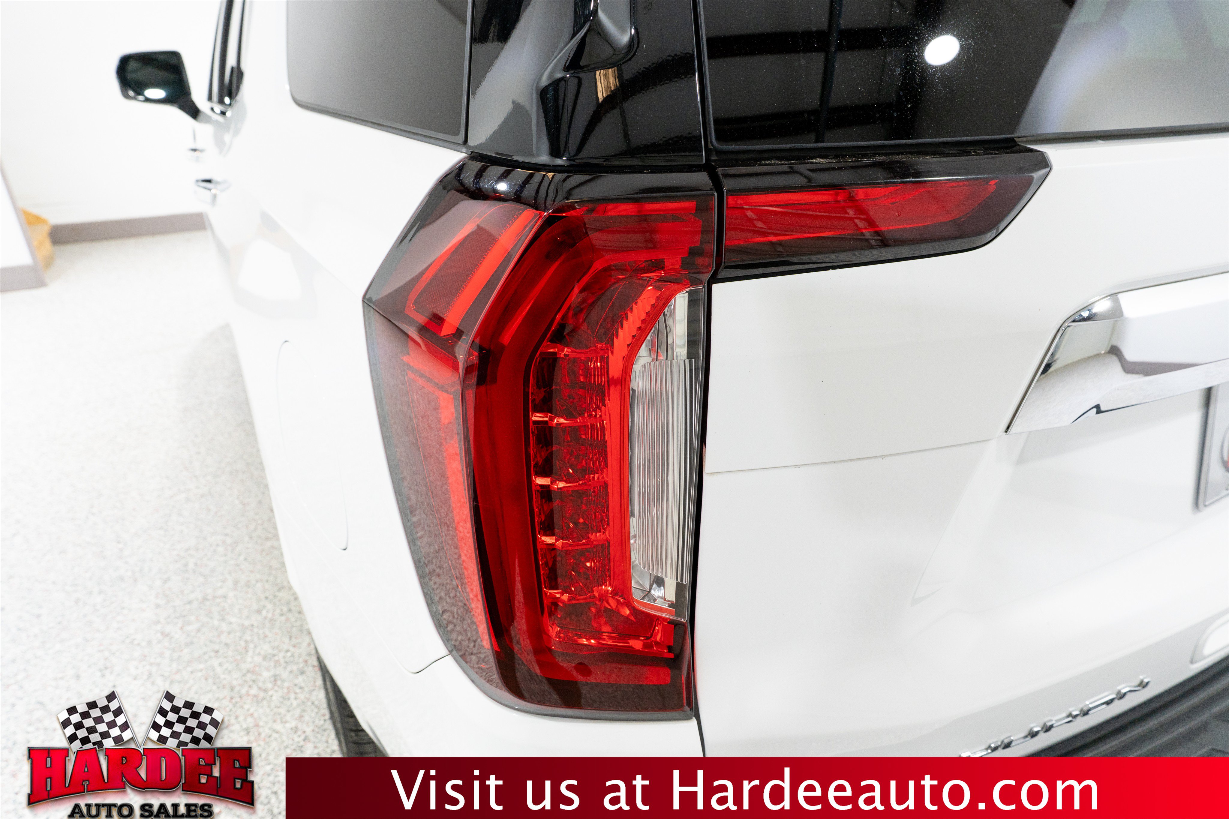 Used 2022 GMC Yukon SLT w/ SLT Premium Package AWD/4WD image 9