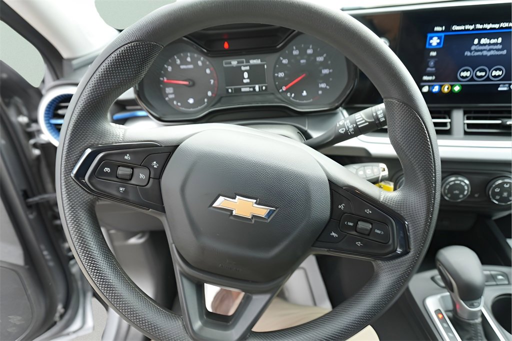 Used 2025 Chevrolet Trax LS w/ LS Convenience Package image 15