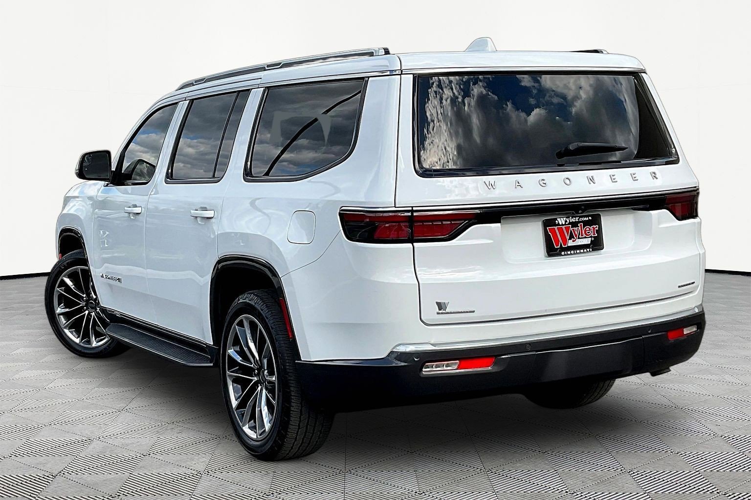 Used 2022 Jeep Wagoneer Series II w/ Premium Group I AWD/4WD image 4