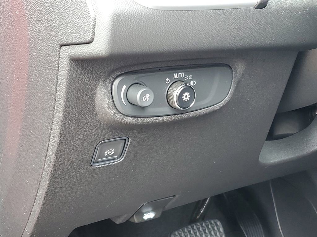 Used 2023 GMC Terrain SLE w/ Driver Convenience Package FWD image 10