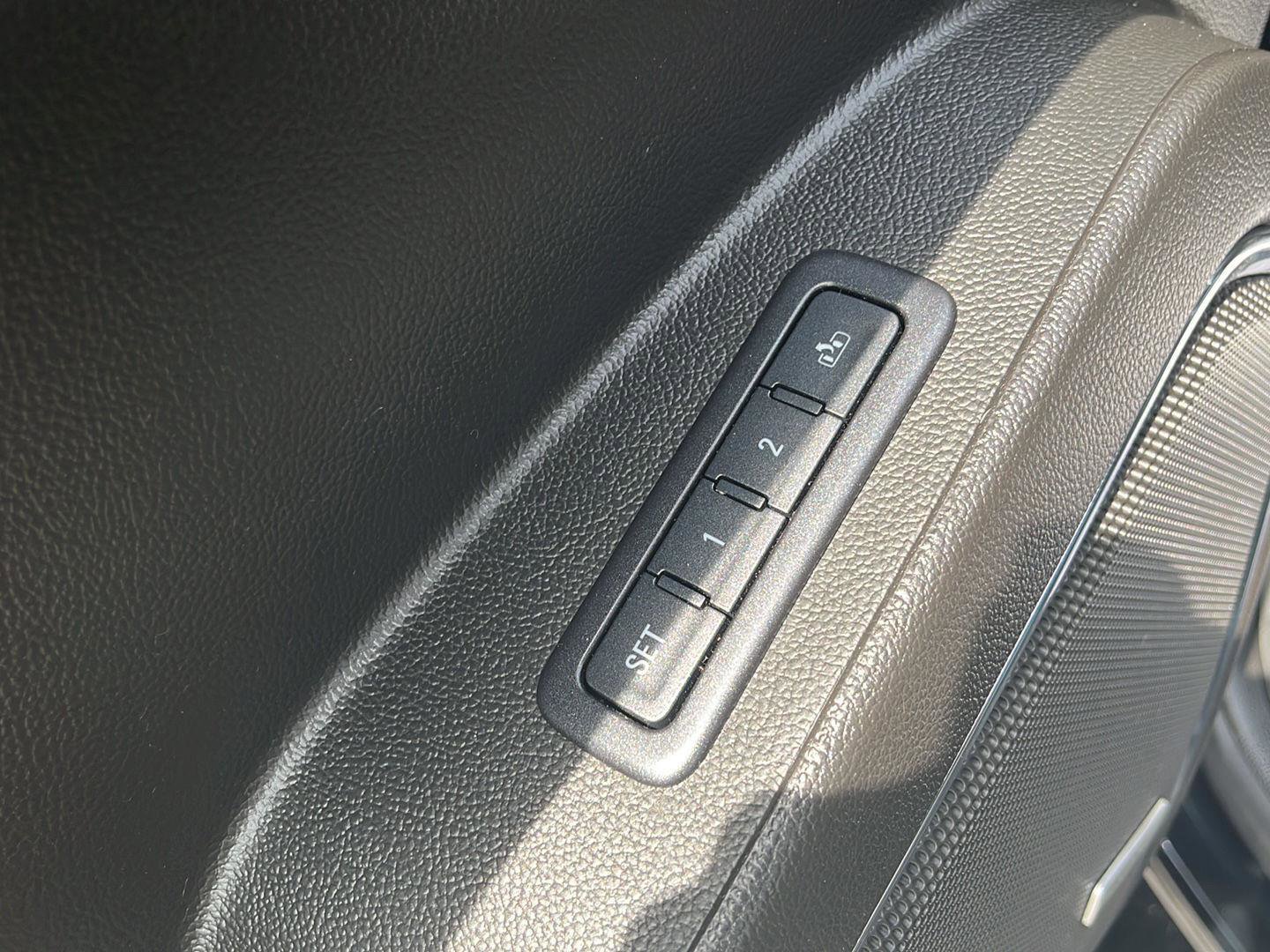 Used 2018 GMC Yukon SLT w/ Premium Edition image 13