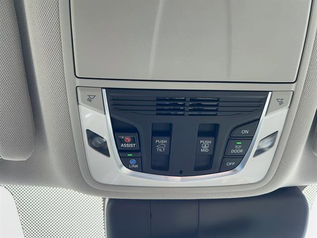 Used 2025 Acura RDX SH-AWD w/Tech image 30