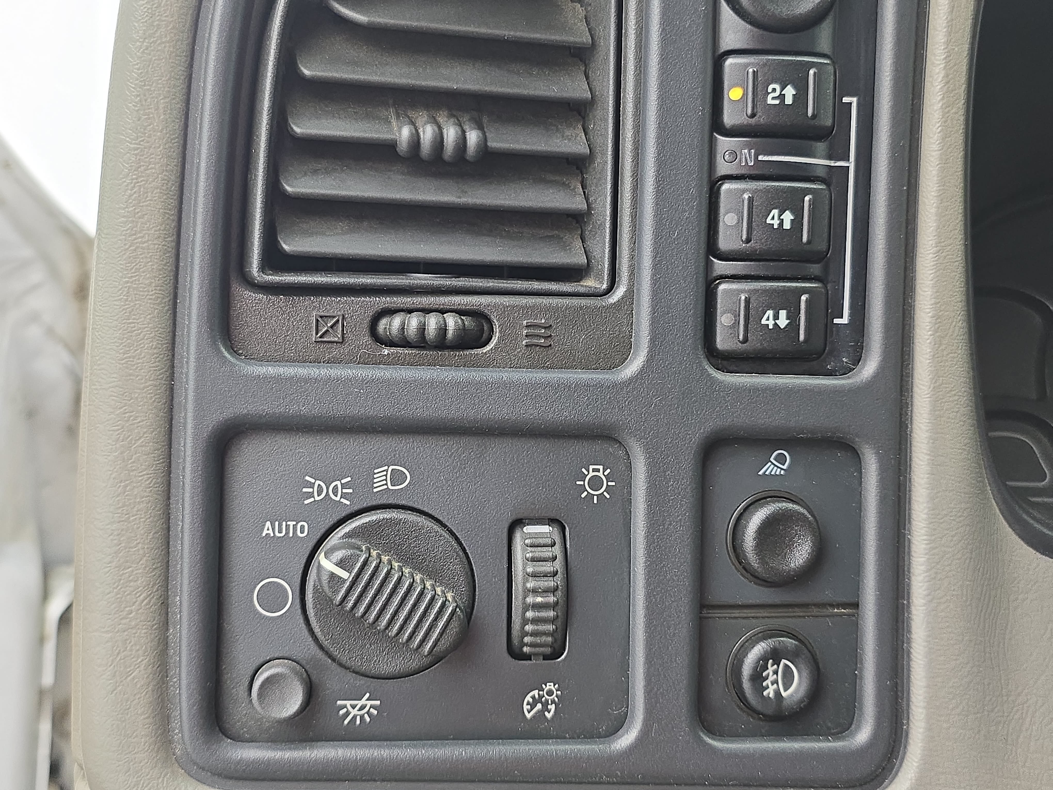 Used 2005 Chevrolet Silverado 1500 4x4 Crew Cab w/ Light Duty Power Package image 23
