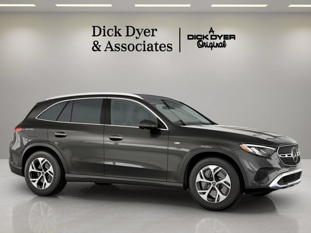 Used 2025 Mercedes-Benz GLC 350e 4MATIC image 6