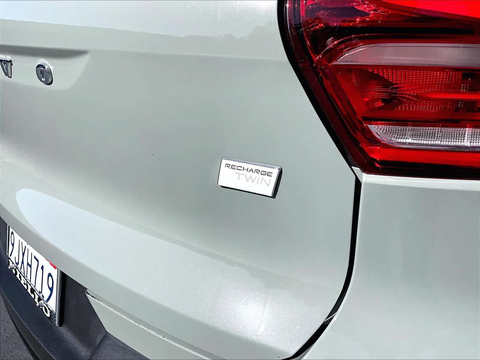 Used 2024 Volvo XC40 Recharge Ultimate w/ Protection Package Premier AWD/4WD image 12