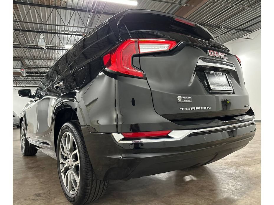 Used 2024 GMC Terrain Denali w/ Denali Premium Package AWD/4WD image 17
