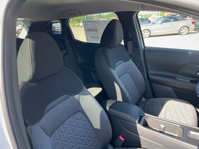 New 2025 Nissan Kicks SV image 25