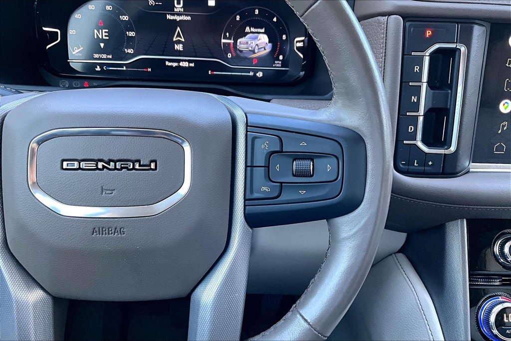 Used 2022 GMC Yukon XL Denali RWD image 7