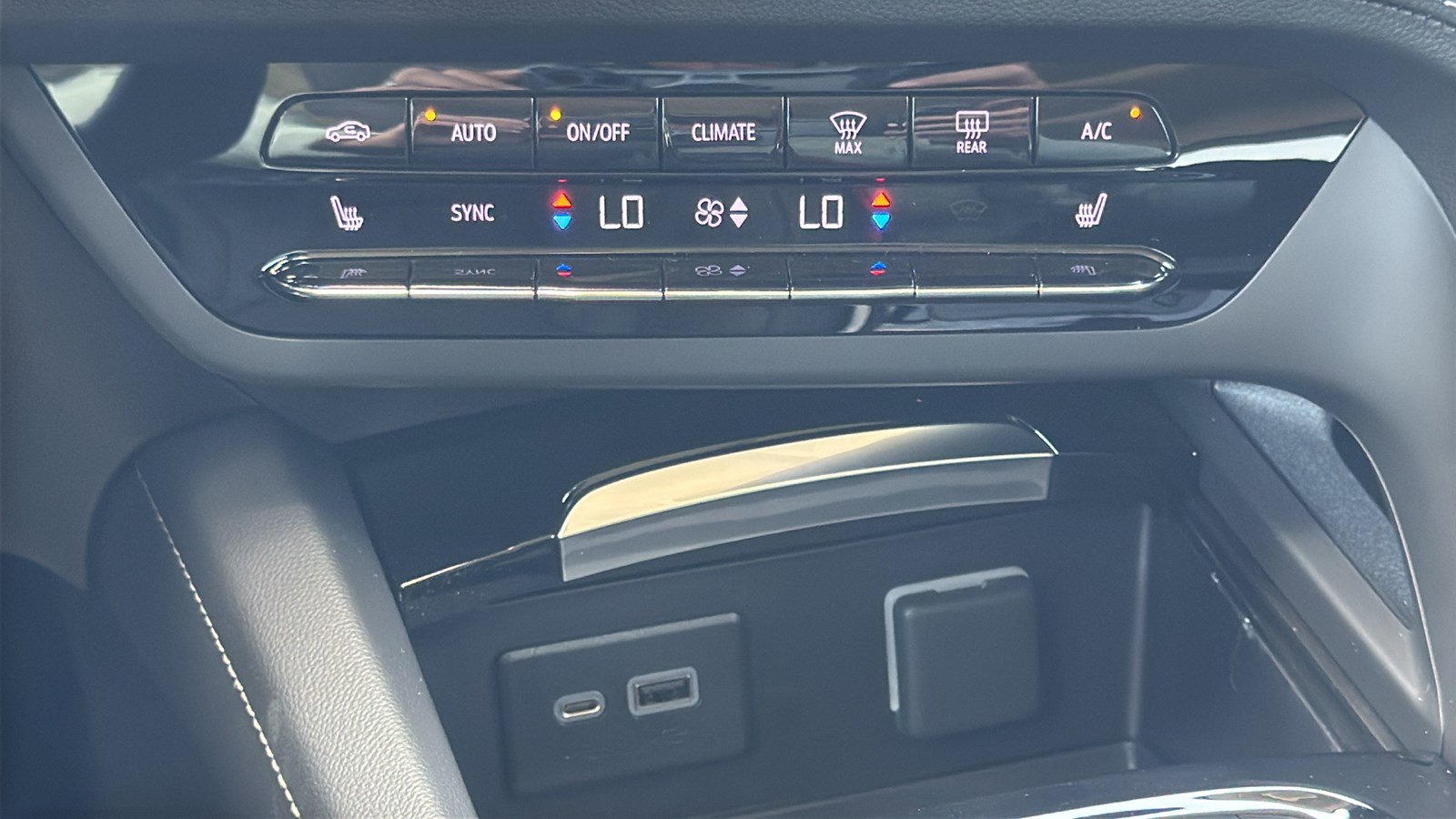 New 2023 Buick Envision Essence w/ Sport Touring Package AWD/4WD image 23