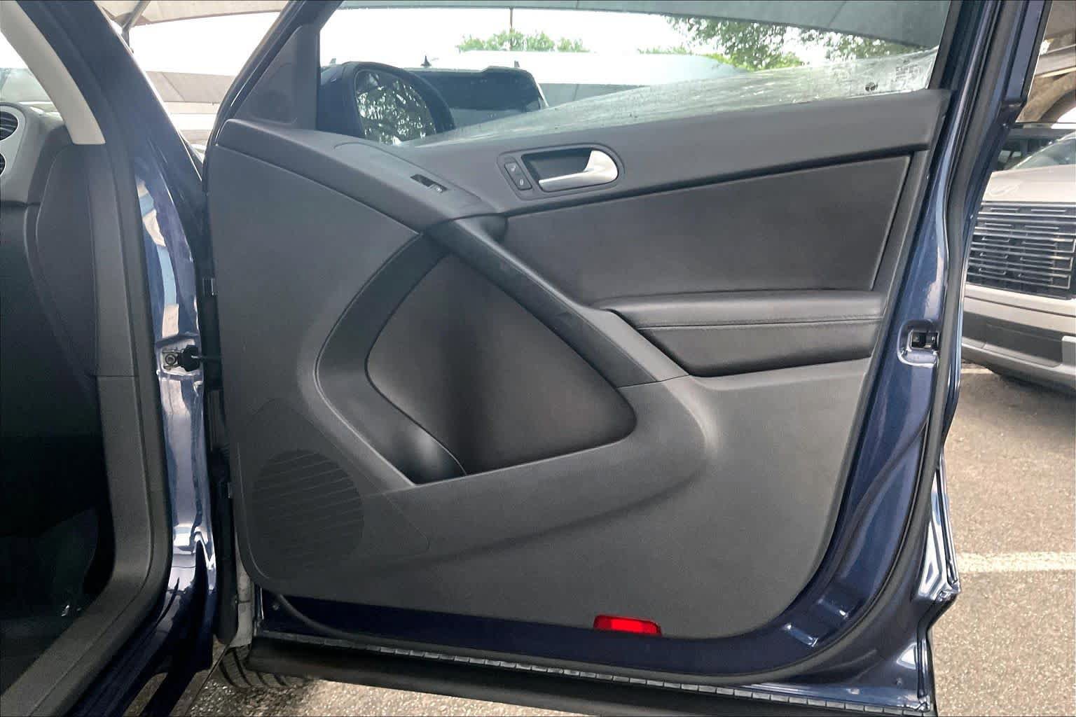 Used 2016 Volkswagen Tiguan S FWD image 23