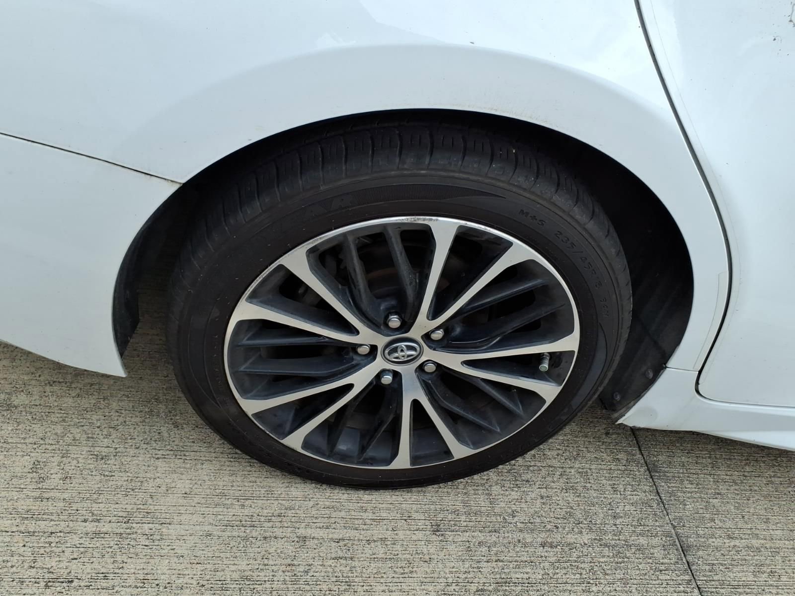 Certified 2019 Toyota Camry SE w/ Sunroof Package FWD image 7