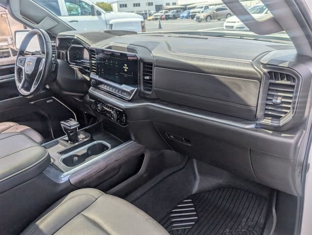 Used 2024 Chevrolet Silverado 1500 LTZ w/ LTZ Premium Package AWD/4WD image 17