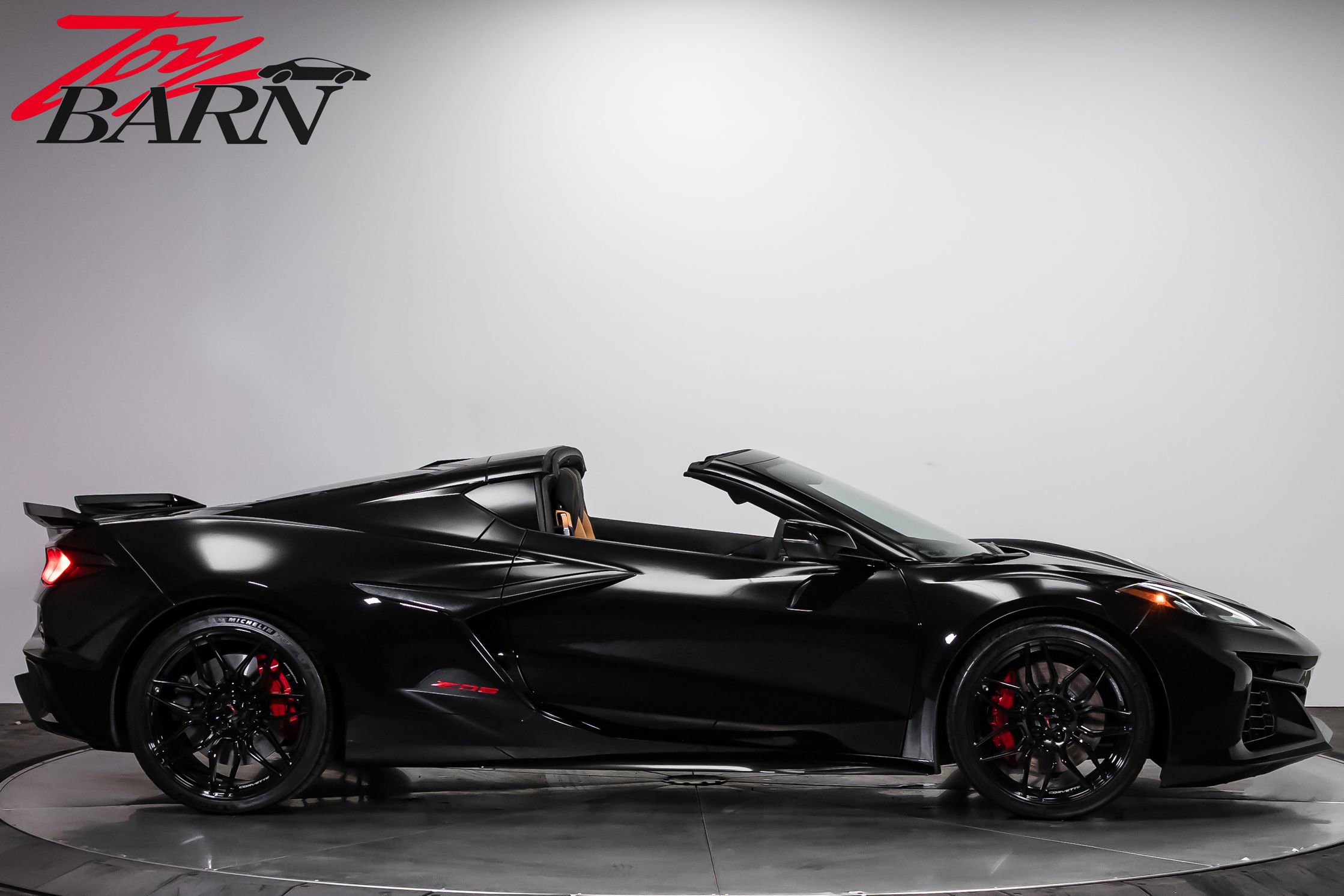 Used 2025 Chevrolet Corvette Z06 w/ Stealth Interior Trim Package RWD image 6