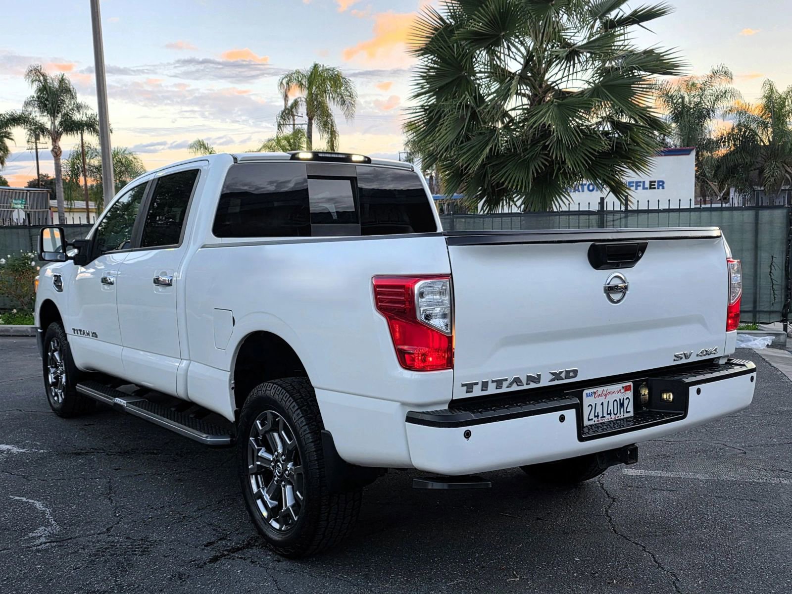 Used 2017 Nissan Titan SV image 4