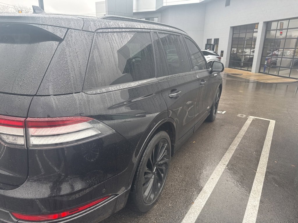Used 2022 Lincoln Aviator Reserve w/ Equipment Group 201A image 2