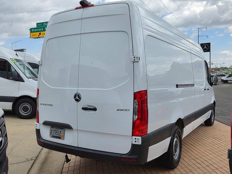 Used 2025 Mercedes-Benz Sprinter 2500 image 3