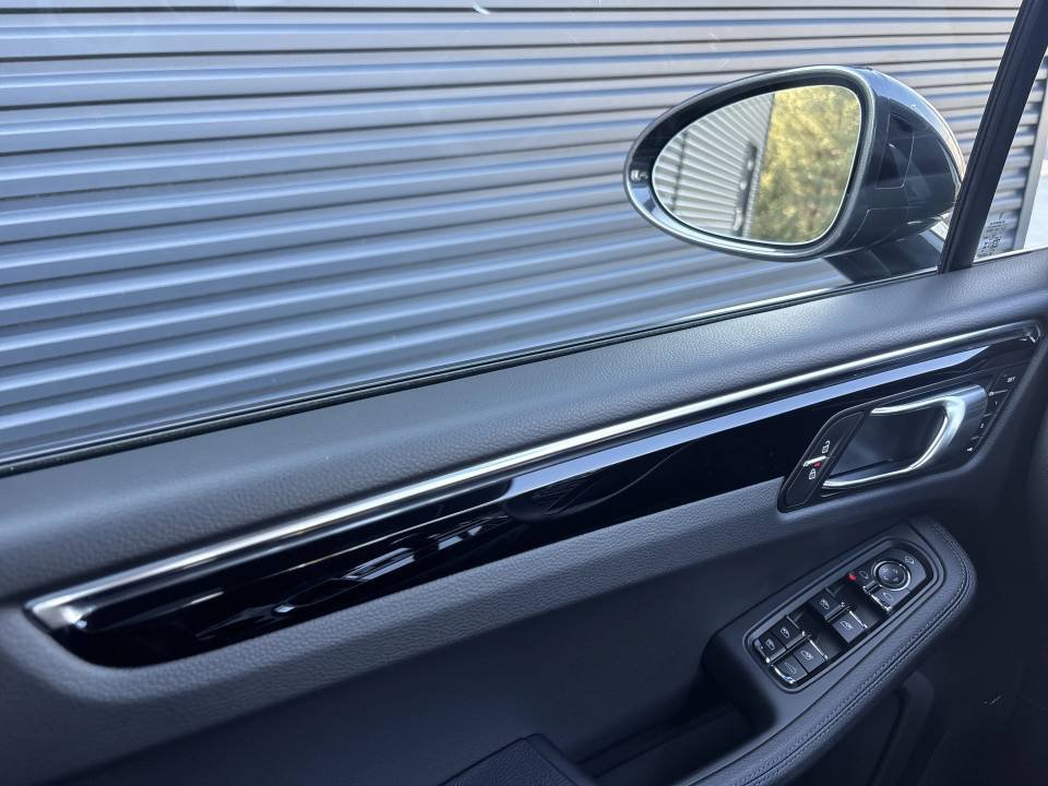 New 2026 Porsche Macan AWD/4WD image 22