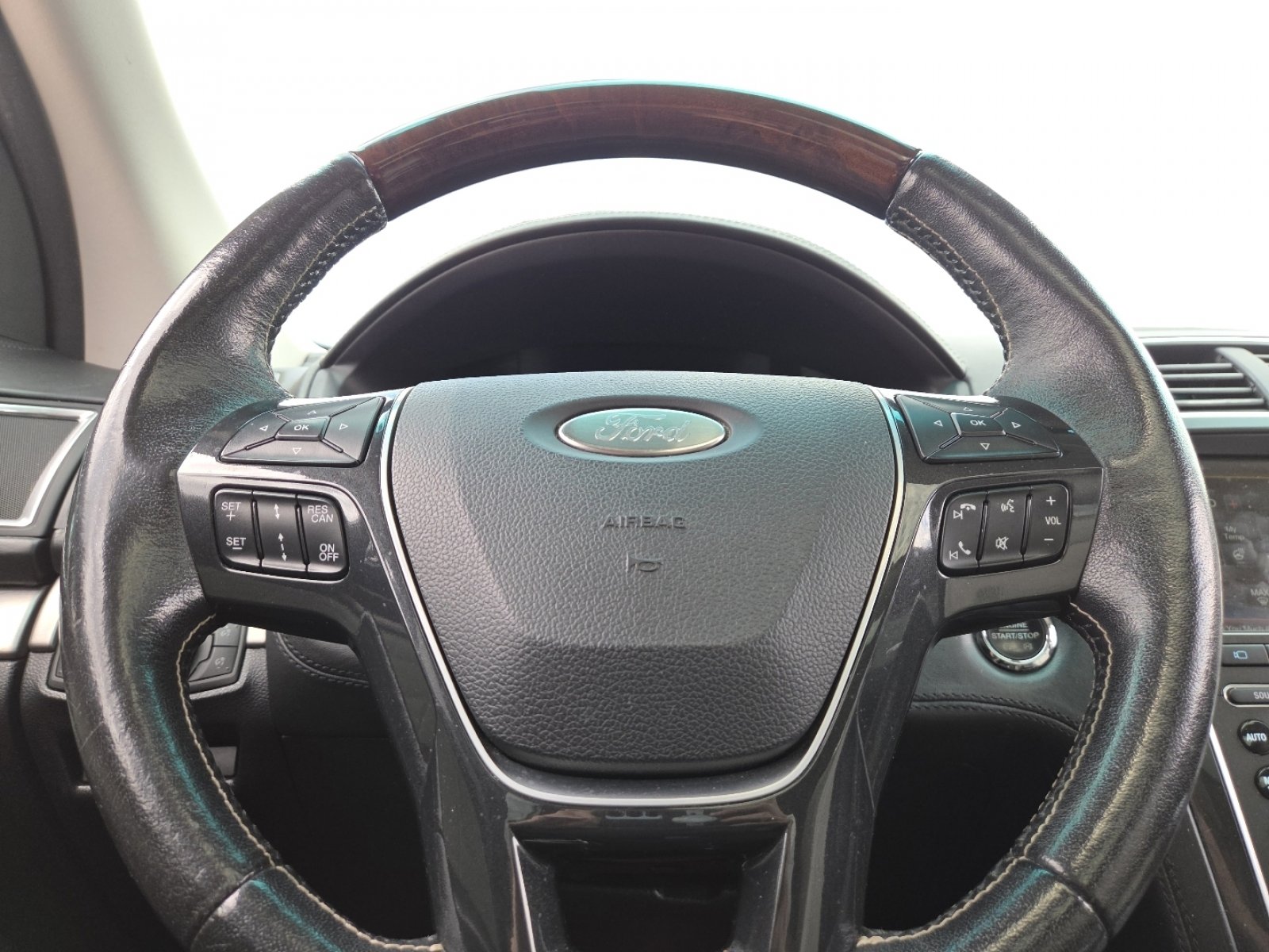 Used 2016 Ford Explorer Platinum AWD/4WD image 26
