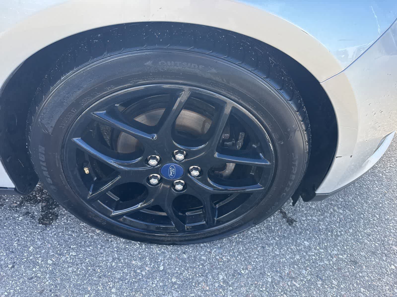 Used 2016 Ford Focus SE w/ Equipment Group 201A FWD image 12
