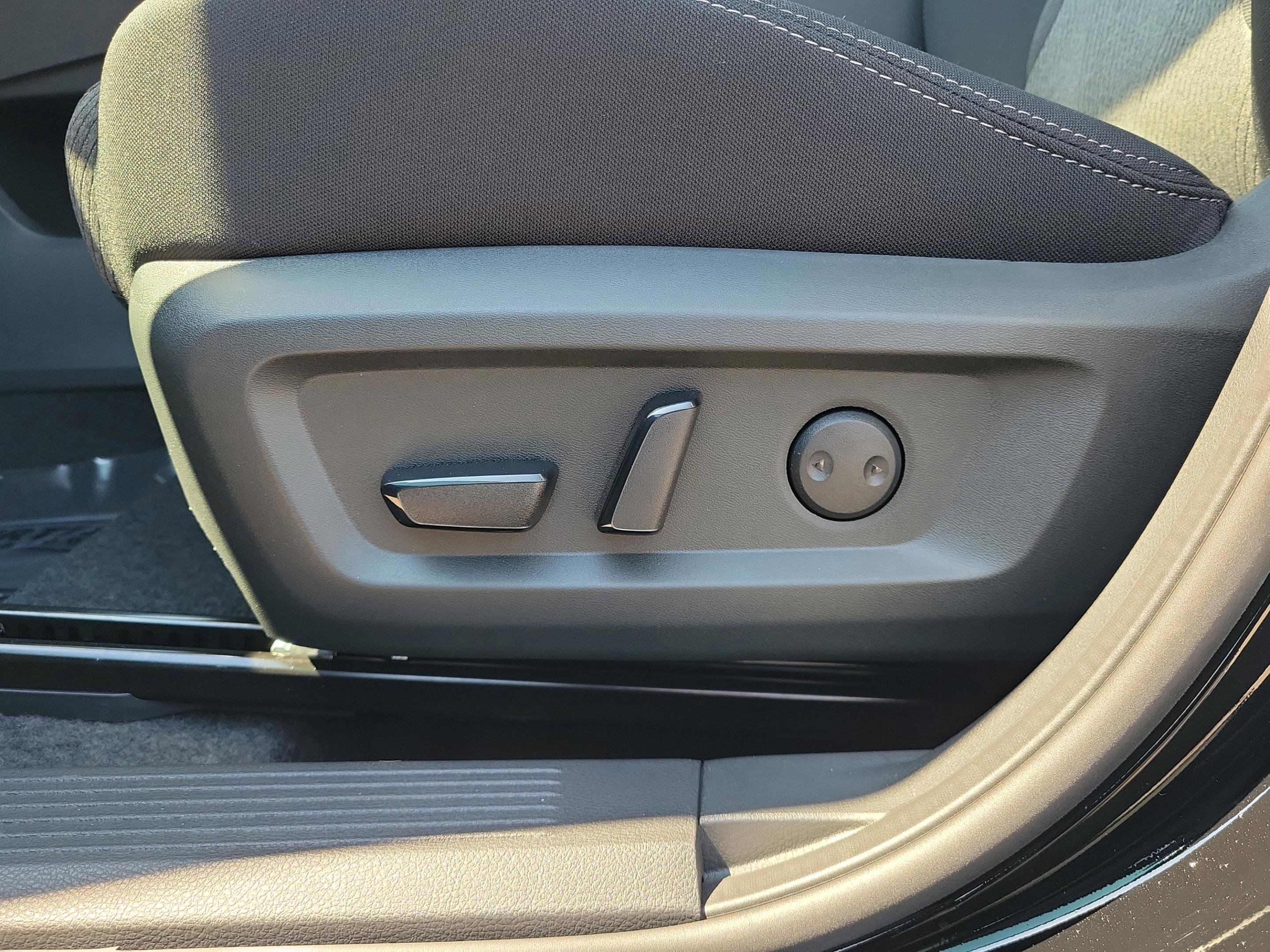 New 2026 Nissan Rogue SV w/ Cold Weather Package FWD image 20