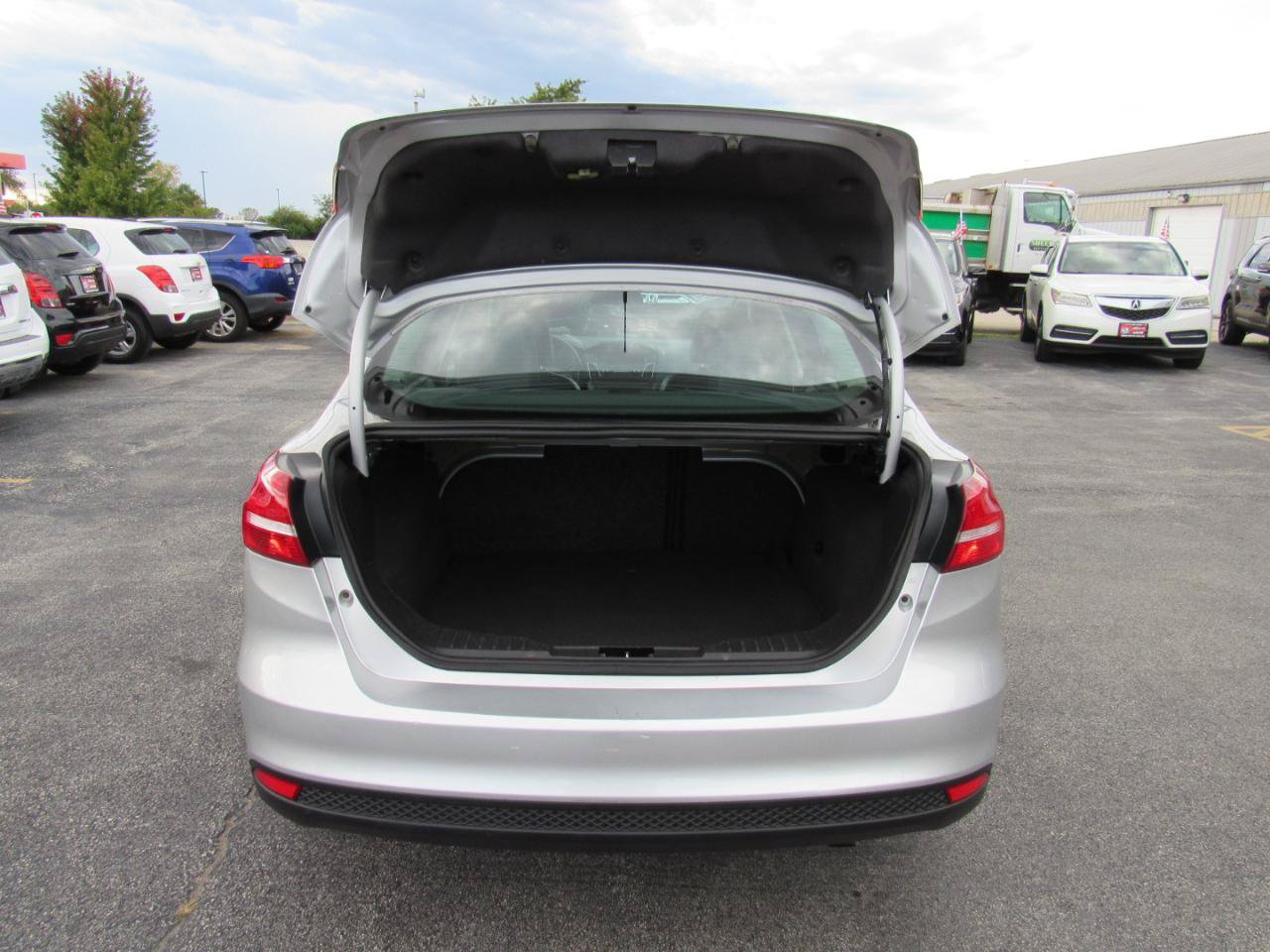 Used 2015 Ford Focus SE w/ Equipment Group 201A FWD image 39