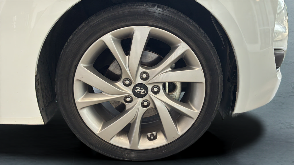 Used 2016 Hyundai Veloster FWD image 39