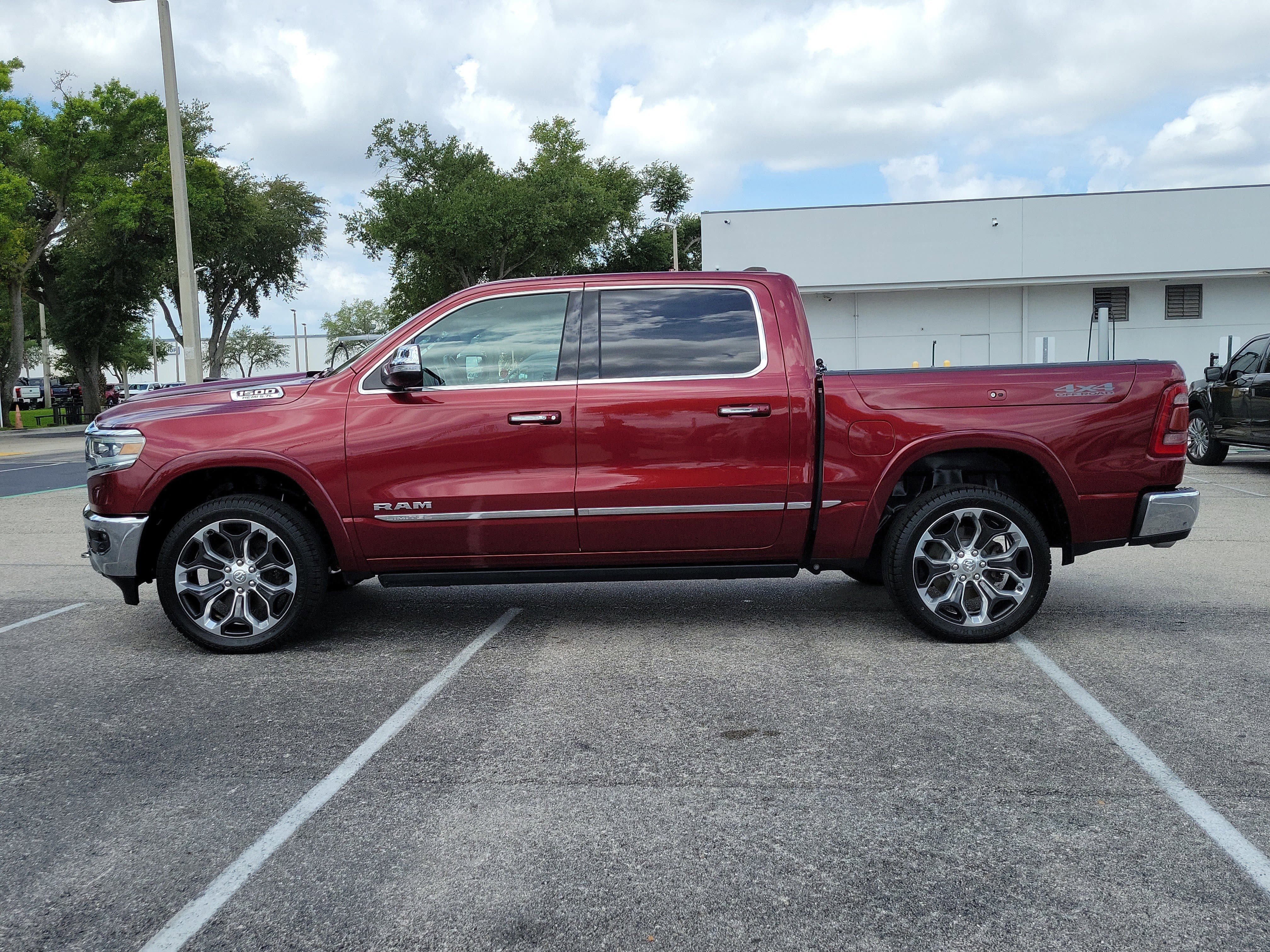 Used 2022 RAM 1500 Limited AWD/4WD image 6