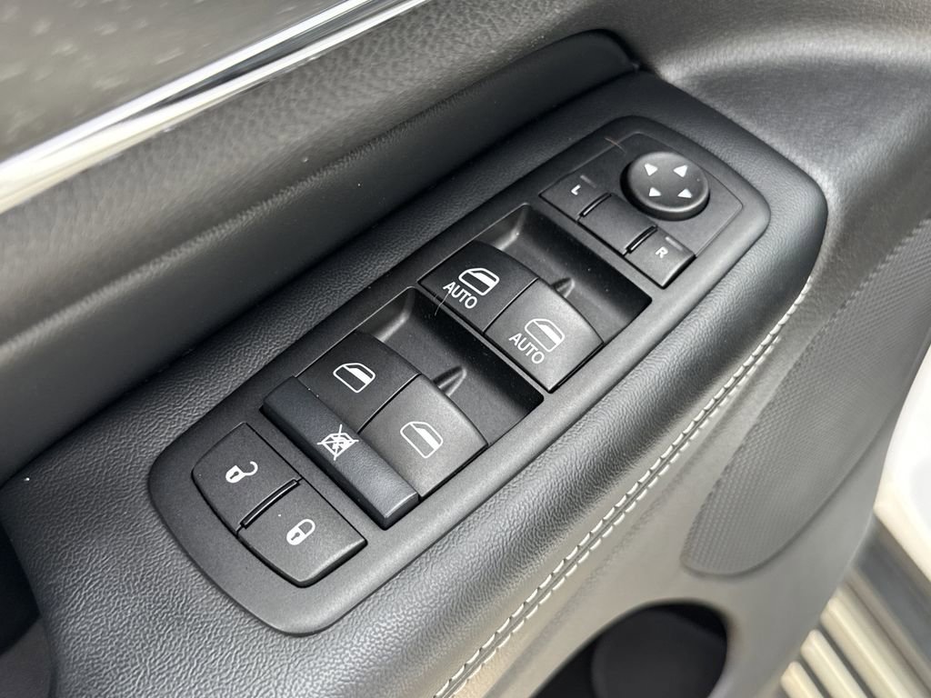 Used 2015 Jeep Grand Cherokee Limited w/ Trailer Tow Group IV image 11