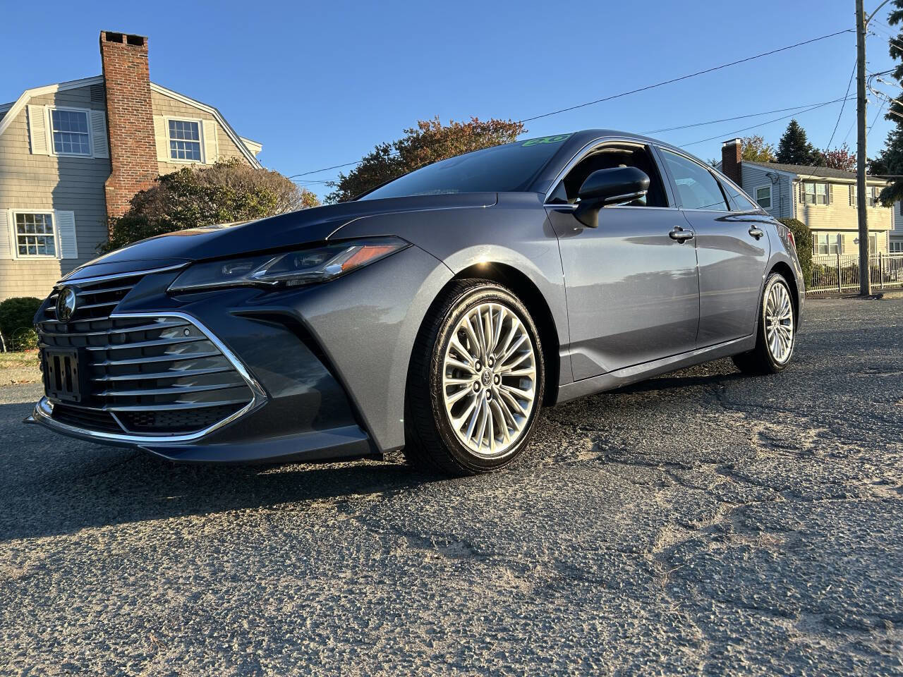 Used 2020 Toyota Avalon Limited image 3