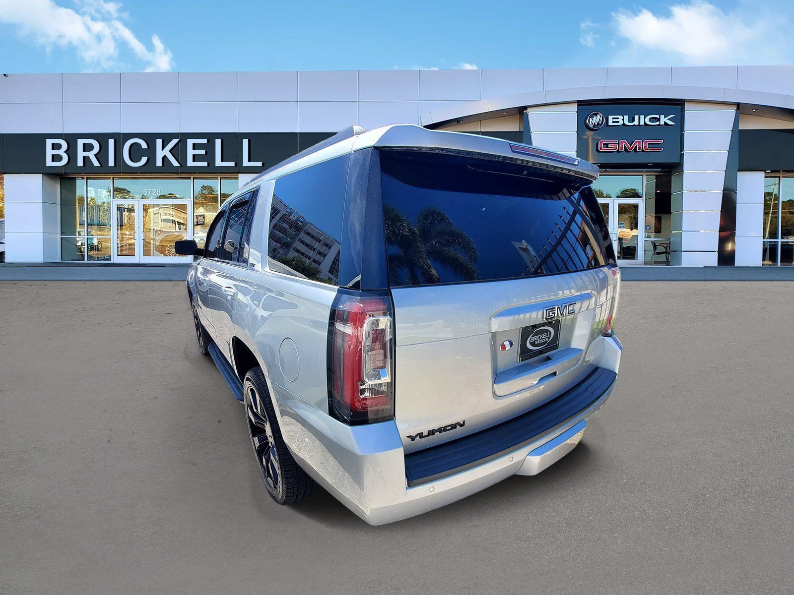 Used 2018 GMC Yukon SLT AWD/4WD image 4