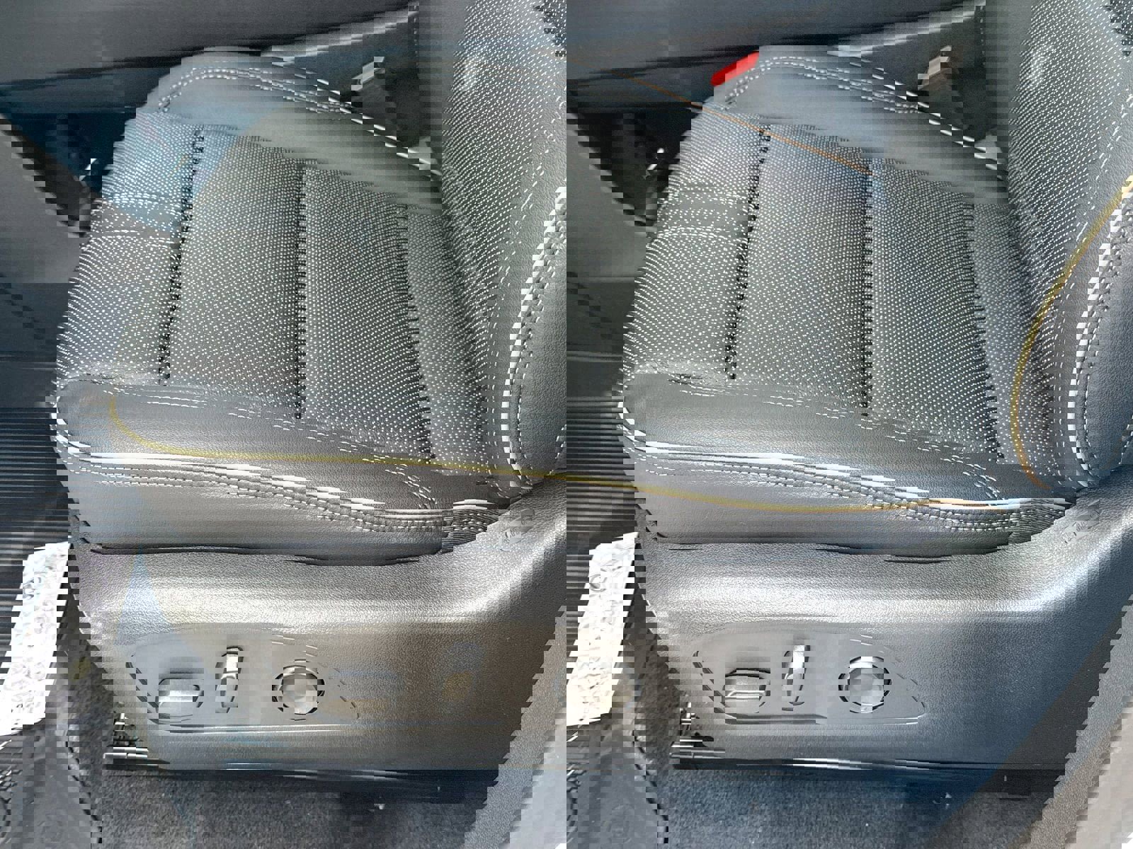 New 2026 Chevrolet Traverse High Country w/ LPO, Floor Liner Package AWD/4WD image 23