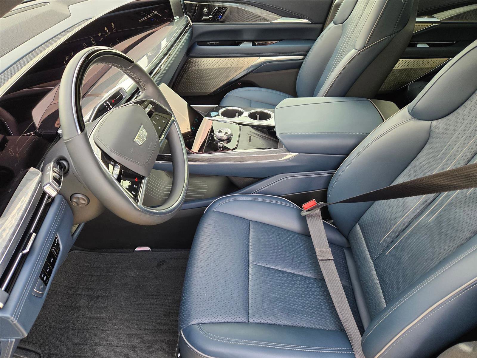 Certified 2025 Cadillac Escalade IQ Luxury 2 w/ LPO, Premium Carpet Package AWD/4WD image 11